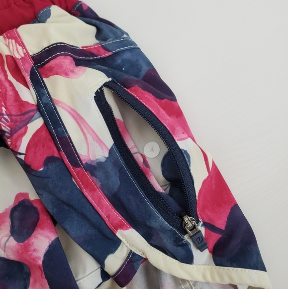 Lululemon Tracker Short II Inky 4" Floral Size 4 - Picture 3 of 8